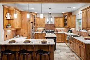 冰箱、微波炉、烤箱、炉灶