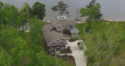 Large garage apartment on the beach