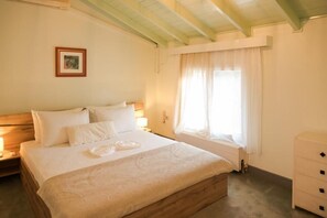 3 Schlafzimmer, Schreibtisch, Bügeleisen/Bügelbrett, WLAN