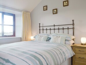 3 bedrooms, free WiFi, bed sheets - 3 bedroom accommodation in North Wootton, near Wells (North Wootton, near Wells)