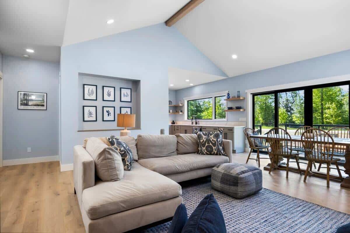 TV, fireplace, books, offices