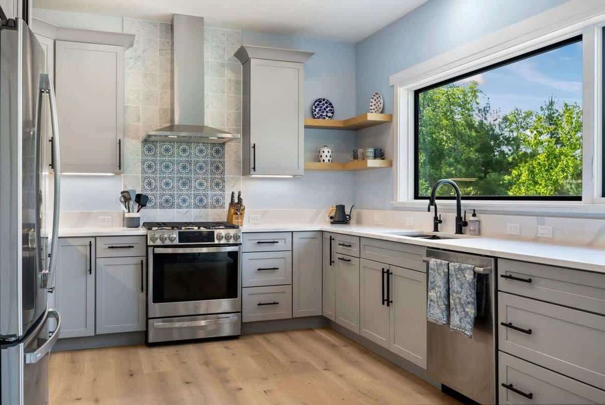 冰箱、微波炉、烤箱、炉灶