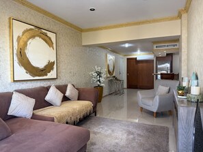 Comfort Apartment | Ruang tamu | 50 inci televisyen plasma dengan digital, TV 