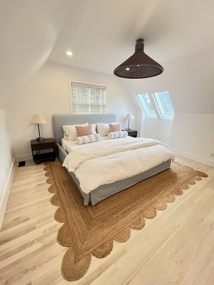 Westhampton renovated, 1.25 acre home w/ clay tennis court and heated pool Westhampton Vrbo