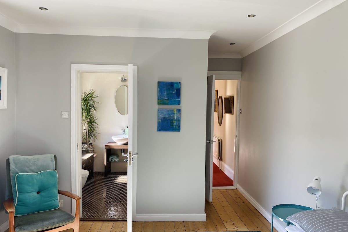 Comfort-suite - 1 soveværelse - udsigt til gårdsplads | 1 soveværelse, weekendseng, gratis Wi-Fi, sengetøj