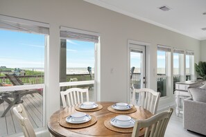 Dining - Gilchrist!Just Updated! Amazing Ocean Views! Pet Friendly!Sleeps 8 (Bolivar Peninsula)