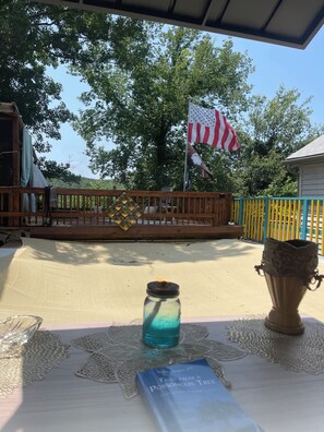 Property grounds - Vintage Cabins across from the lake ~ TheCircleWayyyBackCabins@Gmail.Com (Rockaway Beach)