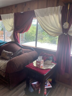 Smart TV, printers - Vintage Cabins across from the lake ~ TheCircleWayyyBackCabins@Gmail.Com (Rockaway Beach)