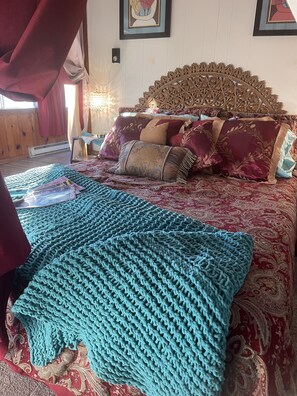 1 bedroom, iron/ironing board, free WiFi, bed sheets - Vintage Cabins across from the lake ~ TheCircleWayyyBackCabins@Gmail.Com (Rockaway Beach)