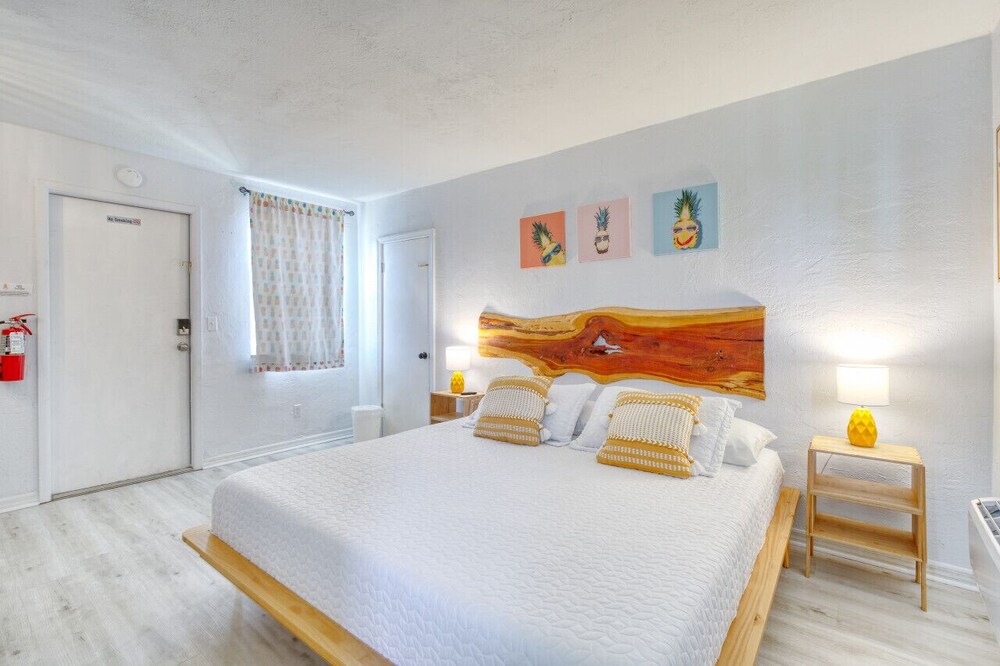 Pineapple Shores Retro Inn 10 Daytona Beach Shores Vrbo