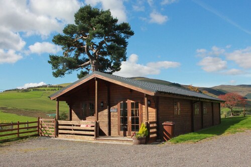 Stunning log cabin Berwyn with private Hot Tub