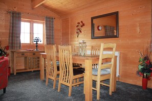 Dining - Stunning log cabin Berwyn with private Hot Tub (OSWESTRY)
