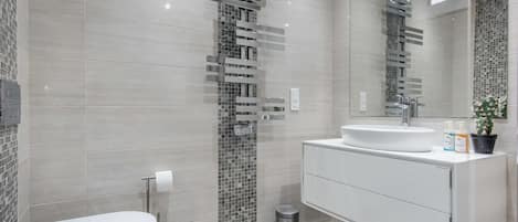 Suihku, hiustenkuivaaja