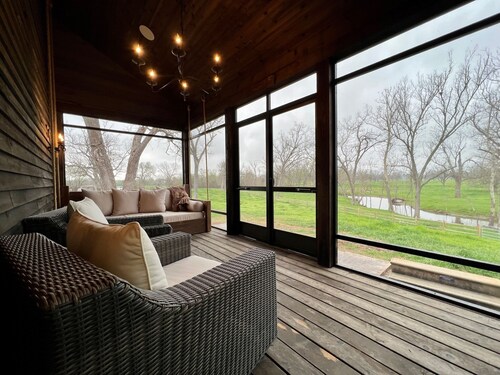 ELLINGER COUNTRY FARMHOUSE 