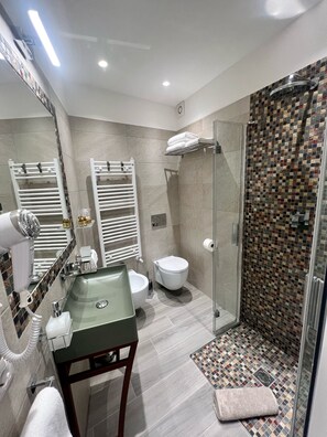 Deluxe Double Room | Bathroom