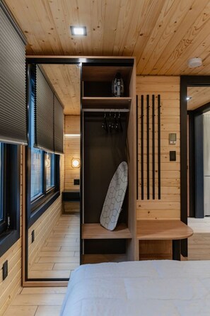 1 slaapkamer, een strijkplank/strijkijzer, wifi, beddengoed