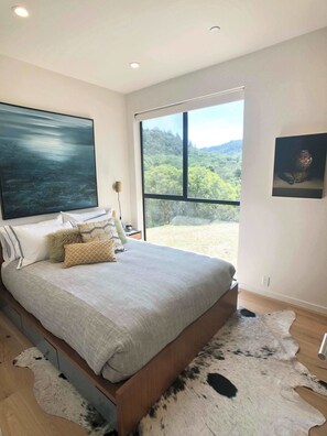 2 soverom og strykejern/-brett