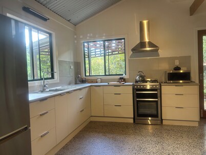 Eco-luxe studio and amazing Glasshouse Mountains views.