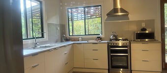 Eco-luxe studio and amazing Glasshouse Mountains views.