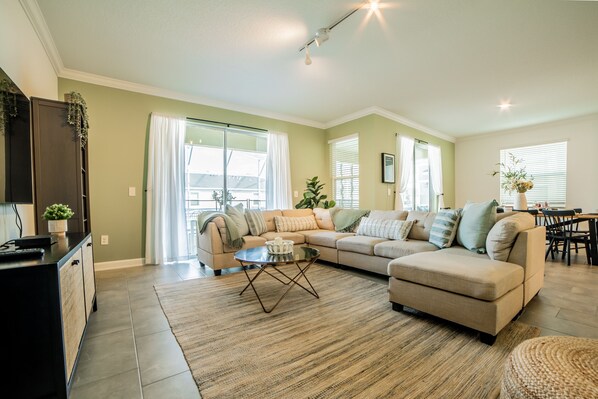 Smart TV - Beautiful 6BR/5BA Pool & Spa Villa | Game Room 308 (Davenport)