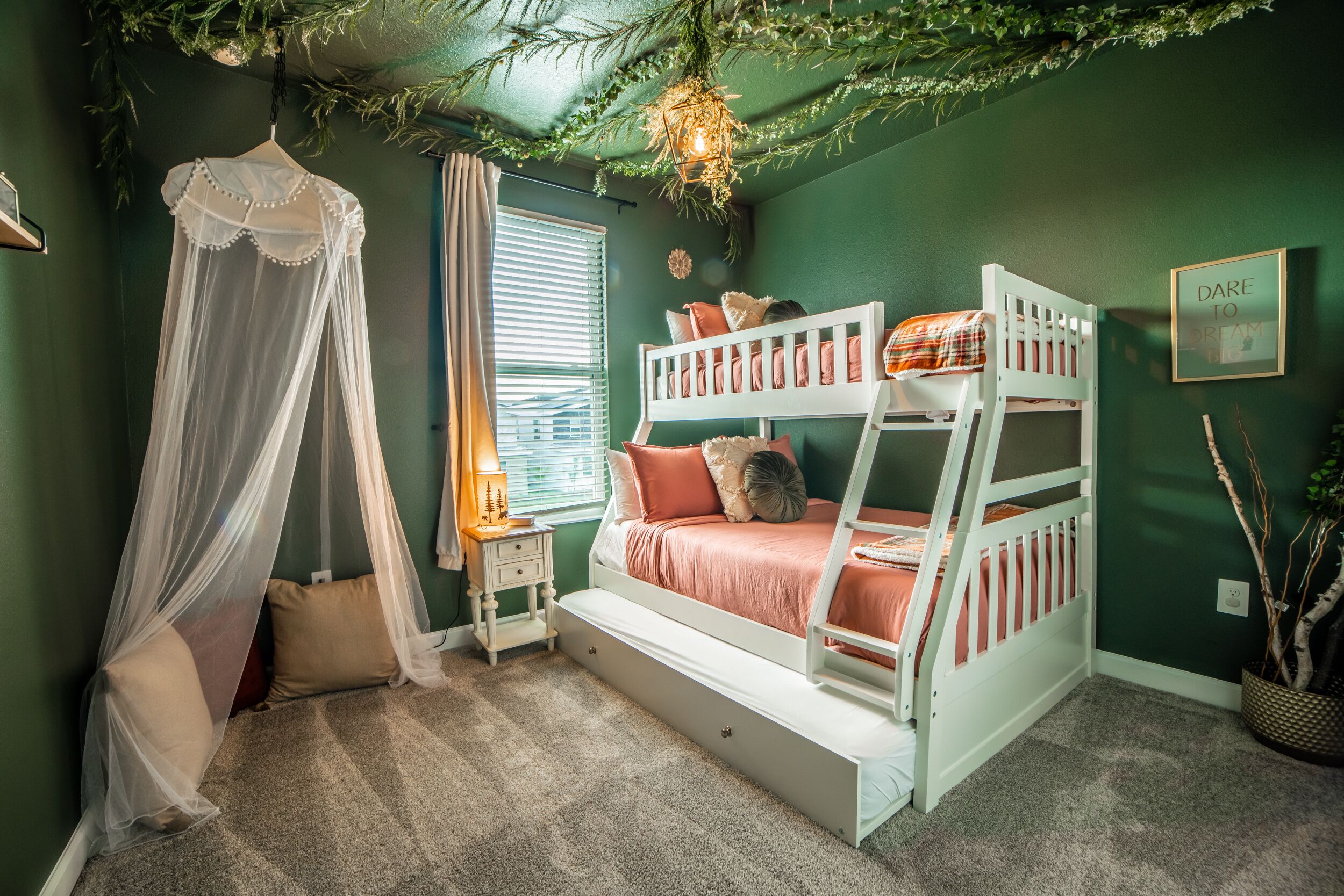 Beautiful luxury 6 BD 5 bath with pool and spa 308