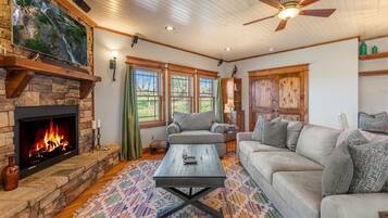 Télévision, cheminée