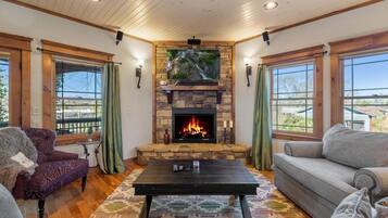 Télévision, cheminée