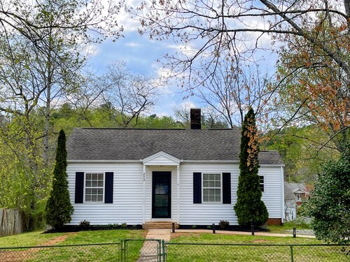 Brevard Bike and Hike Retreat (Walk to Downtown!)