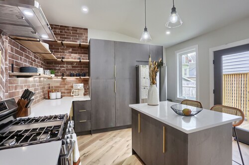 Entertainment Dream Home + Hot Tub + Outdoor Theater + Games + Firepit + DT View