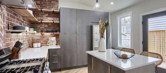 Entertainment Dream Home + Hot Tub + Outdoor Theater + Games + Firepit + DT View