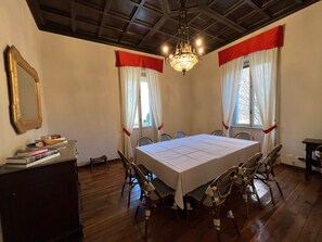 Royal Cabin | Dining room