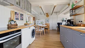 Réfrigérateur, plaque de cuisson, lave-vaisselle, cafetiÚre/bouilloire