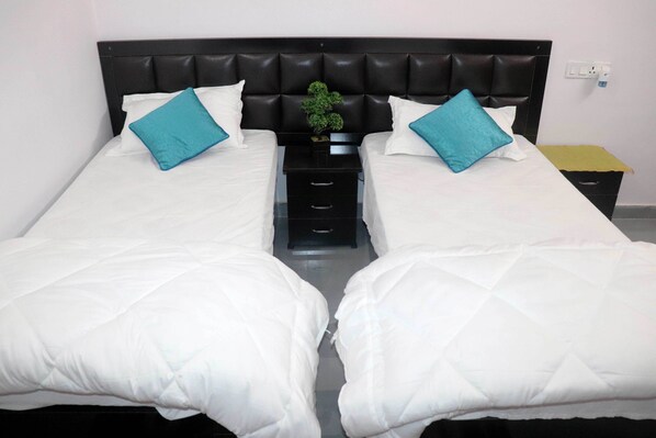 3 عدّة غرف نوم ومكتب وواي فاي مجانًا وملاءات أسرّة