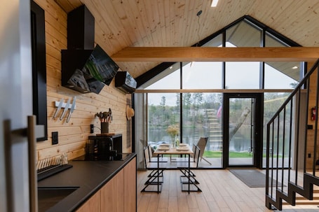 Dining. Lakefront Cabin Pocono #2 / Leisure Lake Resort