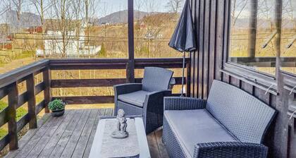 Stunning home in Skånevik with kitchen