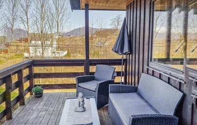Stunning home in Skånevik with kitchen