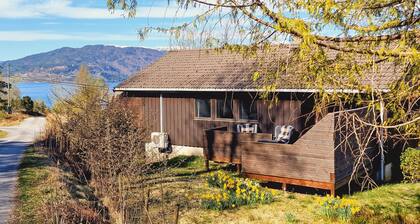 Stunning home in Skånevik with kitchen