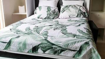 Iron/ironing board, WiFi, bed sheets