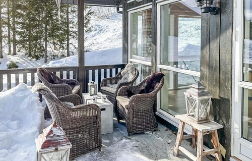 Beautiful home in Noresund with WiFi