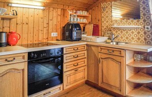 Refrigerador, parrilla de estufa y cafetera y tetera 