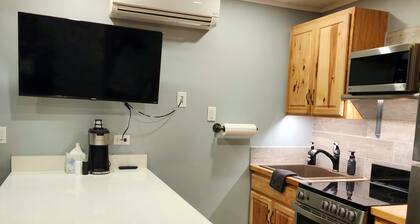 Beautiful sleeps 4 Schuss Village Golf Course, pool, boat parking, Nearby Lakes