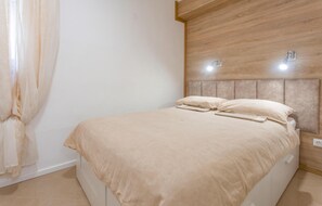 1 bedroom, free WiFi, bed sheets - Awesome apartment in Podgrade (Podgrade)