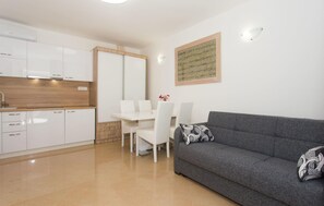 TV - Awesome apartment in Podgrade (Podgrade)