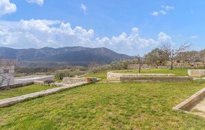 Property grounds - Awesome apartment in Podgrade (Podgrade)