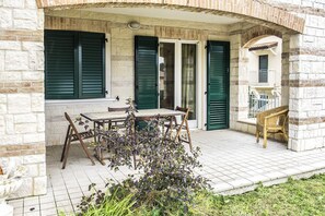 Outdoor dining - S287 - Sirolo, villa with garden near the centre (Sirolo)