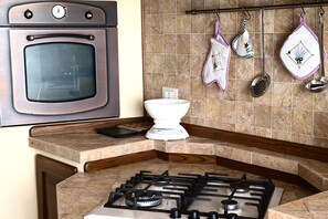 Fridge, oven, dishwasher