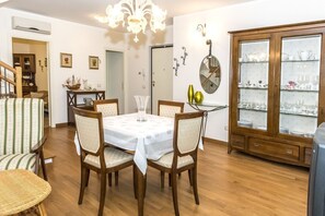 Dining - S287 - Sirolo, villa with garden near the centre (Sirolo)