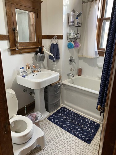 Charming historic apartment 2 blocks from Iron Ore Heritage Trail