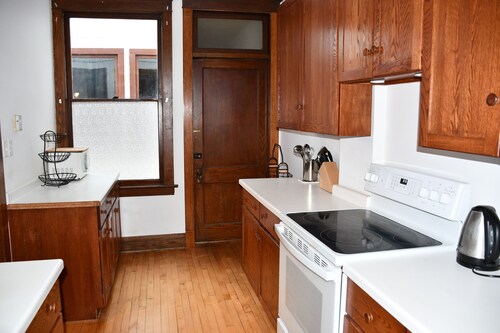 Charming historic apartment 2 blocks from Iron Ore Heritage Trail