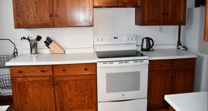 Charming historic apartment 2 blocks from Iron Ore Heritage Trail